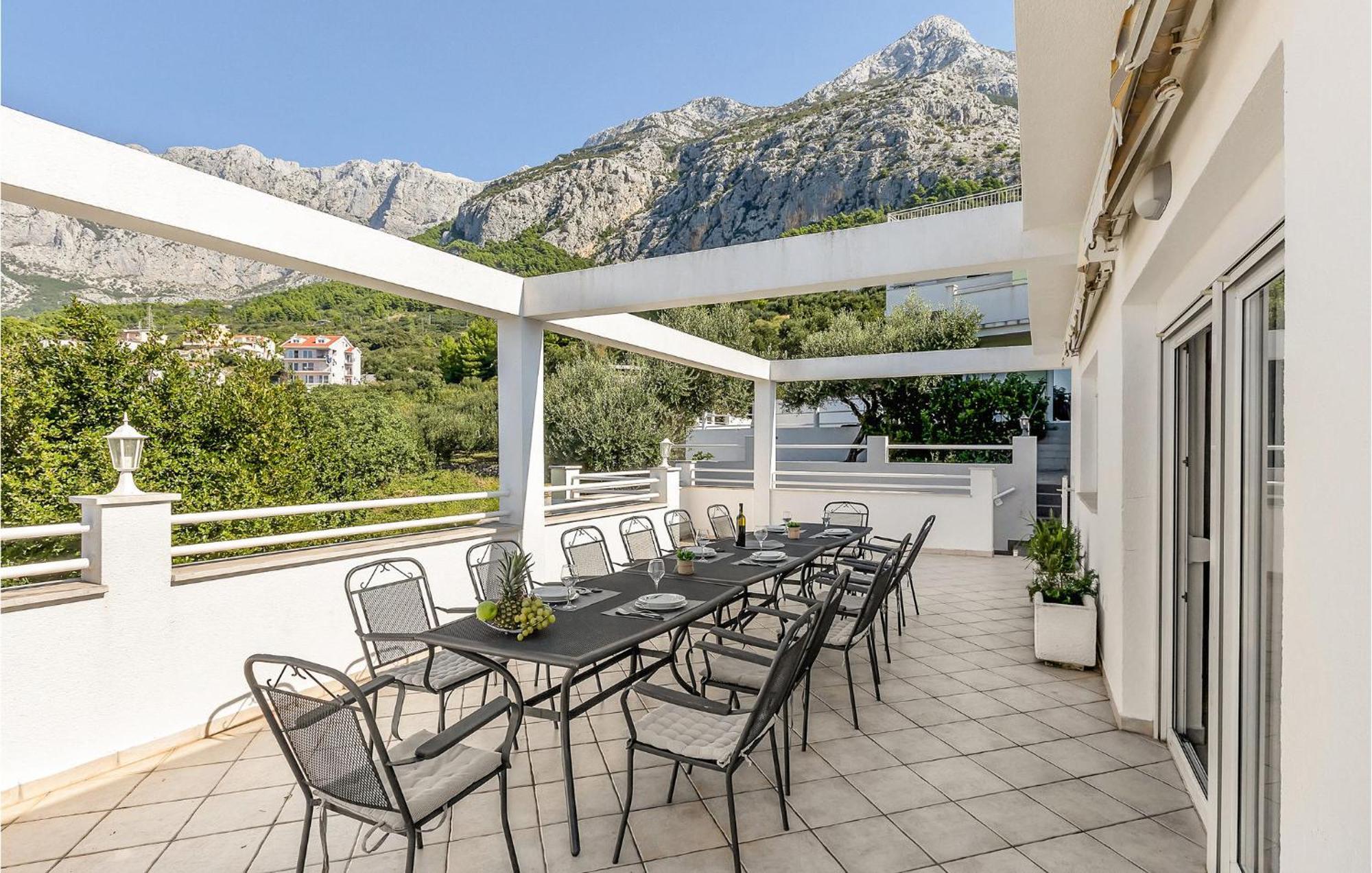 Beautiful Home In Makarska With Wifi Extérieur photo